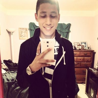 Singer song writer funny sweet nice friendly loves to dance meet new people make new friends single speaks good Spanish loves sports c: