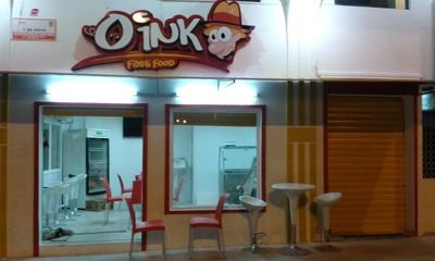 Oink y algo más te trae los mejores Tacos, Sanduches de lomo, Bandejitas, Hamburguesa Oink y EL MEGA OINK Estamos frente al parque 1ero de Mayo edif esquinero