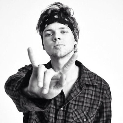 Ashtom5SUS's profile picture. i found you through INDIRECTS so will Ashton!