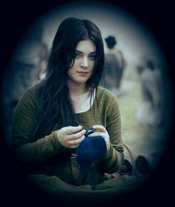 ‏لــــيــــلـــى  ( بِــلا )  قـــيـــس
أتت من زمن الحُب إلى زمن العُقلاء

كُلها لي (لا أقتبس)