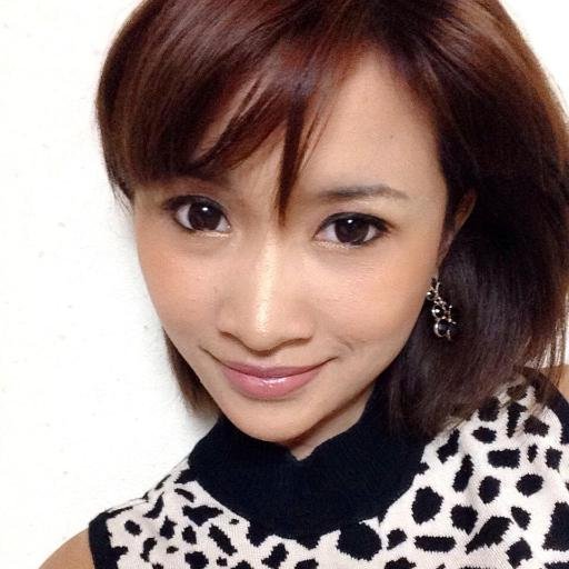 cheerleader & full life-time translator for Mr. Mimura Kiyoshi. Role Model for Miss Riastri Takane. Love to designing her own life. and Belongs to Jesus Christ.