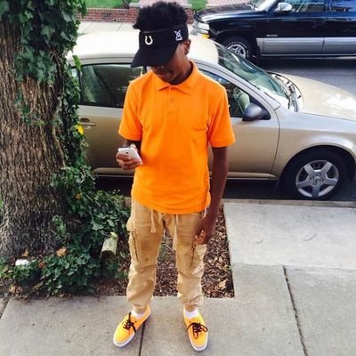 blow pack and chase money type of nigga  Follow Me.. Uptown