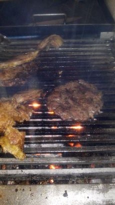 Alitas de pollo a la bbq..en chipotle...ATOMICAS (picosas) Hmburguesas 150gr de carne Arrachera