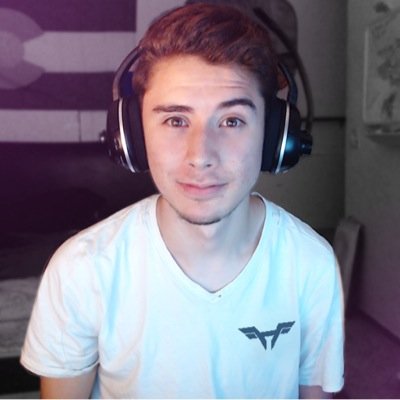 YouTube Entertainer with over 100,000 Reasons to Smile , Director of @FaZeClan & One optimistic motherfucker. I.X.XIV - Contact: Hateasaur.bizdev@gmail.com