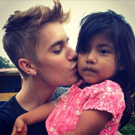 ♥ @justinbieber @PencilsOfPromise  @john @MILKTYSON  Follows..❤️