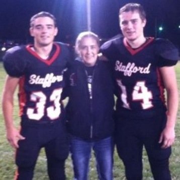 Play football, love my friends and family and pretty outgoing once you get to know me
snapchat abceniti2012
