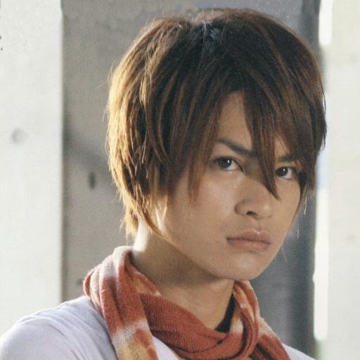 Kamen Rider, Fangaia King, and shut-in violinist. (T/L Note: Fangaia means Fangire.) I love my father!