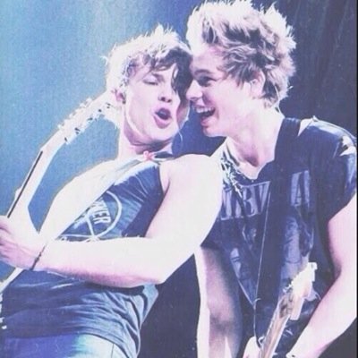 @WoahItsIrwin gave you this follow because she loves you x if you want me to RT or Fav something, just DM me and i will :)