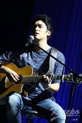 v111222v's profile picture. 如若相爱，便携手到老；如若错过，便护他安好！