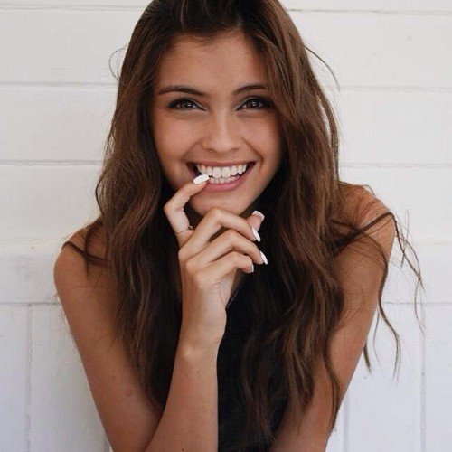 ,22 ans, sport and music. - Au faite, ferme ta gueule.