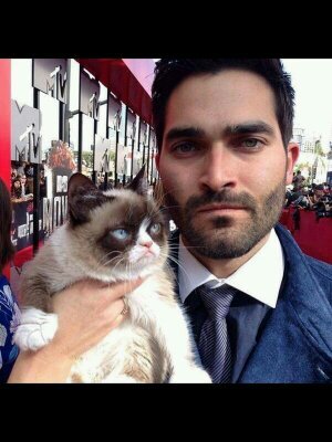 _czxrina's profile picture. follow @CZVRCHES instead bc twitter won't let me use this on other devices anymore