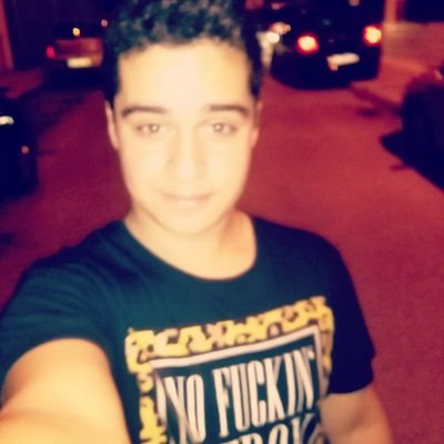hey I'm Anderson, 15, half spanish half portuguese, Smiler and Belieber :$