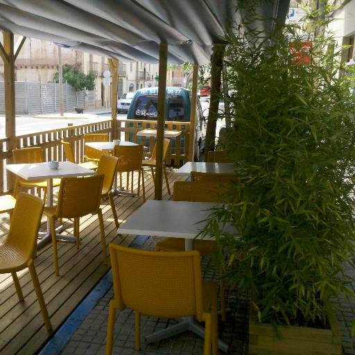 Restaurant Cal Ramon de Navàs 
Telèfon 938390077
correu electrònic: info@calramon.net
pàgina web:        https://t.co/hTuC2rIZYU