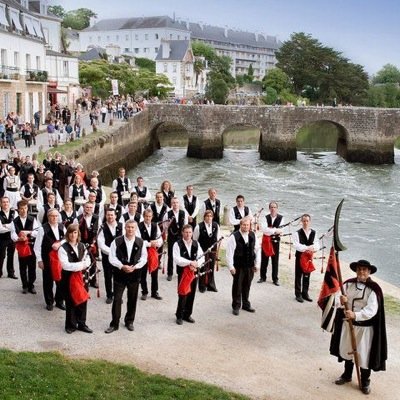 kevrennalre's profile picture. Ensemble musique et danse d' inspiration traditionnelle bretonne. 8 fois Champion de Bretagne des bagadoù, 11 fois Champion de Bretagne de danse
