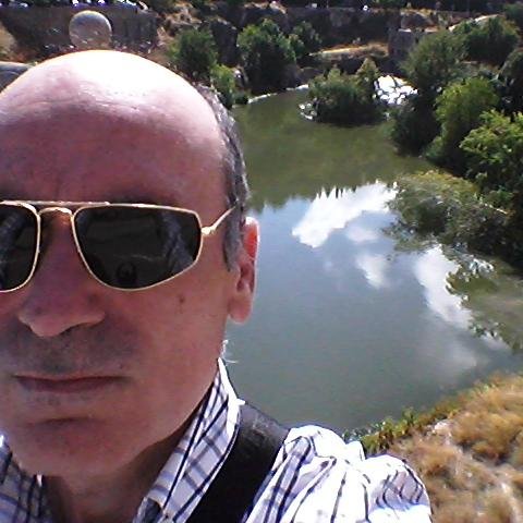 Porque no engraso los ejes (de mi carreta ,es alegórico), me llaman abandonao; si a mi me gusta que suenen, pa que los quiero engrasaos.