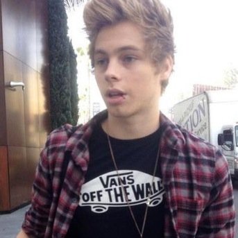 ✨ luke will follow you✨ other accs; personal: @irwinsxvegimite update; @fivesauceonline ✨
