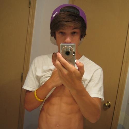 Lucas 16 ans :3 LYON !!! Leggo GIRLS come