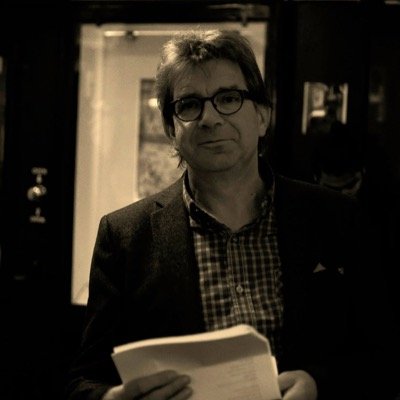 In mijn vrije tijd concurreren schrijven en muziek maken met elkaar / foto's maak ik tussendoor / http://t.co/aGO8IJaAmJ en arturman_poetry2