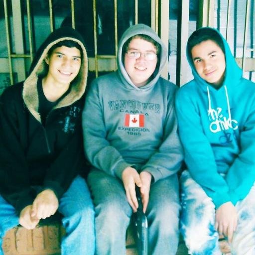 Newell's  y nada más. LEPROSO SOY YO TE SIGO CON LA DROGA Y EL ALCOHOL NEWELL'S OLD BOY.