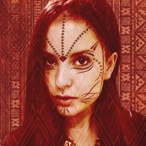 Diseñadora gráfica, ilustradora y fotógrafa.