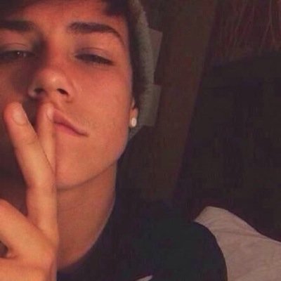 shawnmendYAASS's profile picture. dont care what you say @phoeberoux is mine