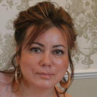 Annie is passionate about helping small business start-ups to develop and grow. With over 30 years experience in selling vintage & handmade. Free tools availabl