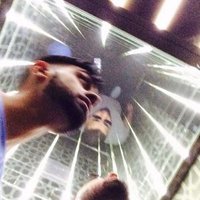 Zee (@zeesh009) 's Twitter Profile
