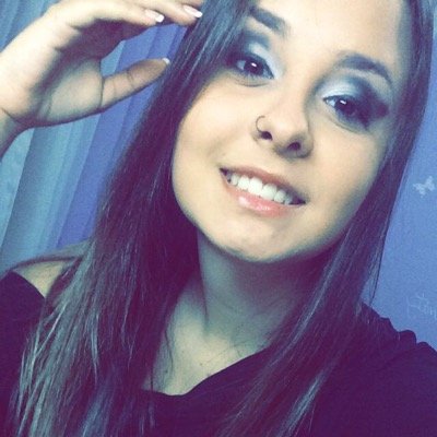 Não ligo que me olhem da cabeça aos pés, porque nunca farão minha cabeça e nunca chegarão aos meus pés.