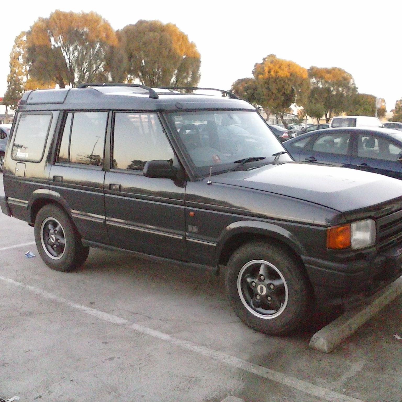 Just ya average Aussie nutcase that drives a 1994 Land Rover Discovery V8 Auto,

I'm into Linux Computers as you could possibly tell by my twitter rants lol