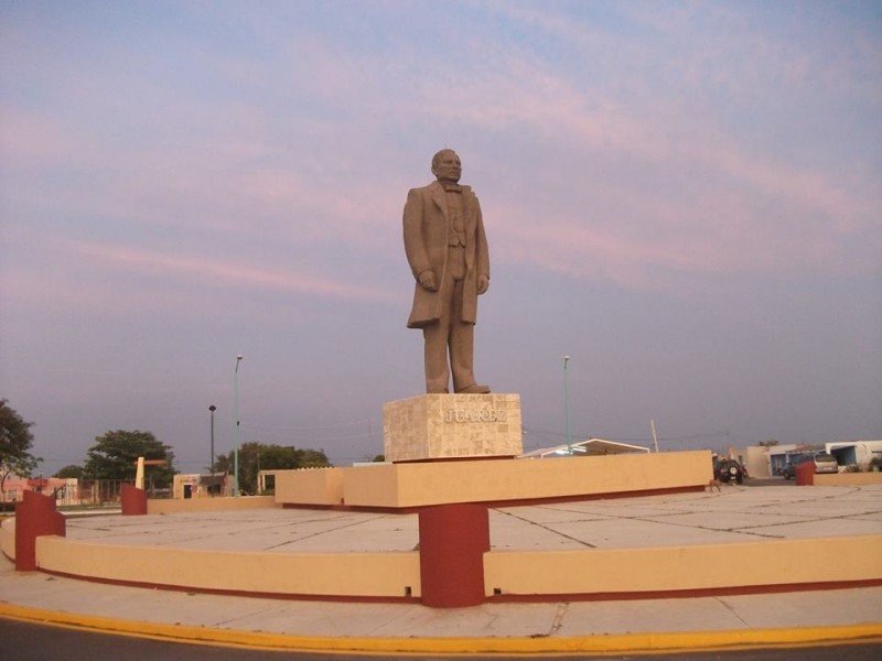 Soy Campechano, Amo esta Tierra del pregonero, donde esta el Malecon mas bonito de Mexico, las Murallas y Baluartes, ademas soy Papa de Luisa