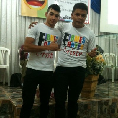 Pessoas feias: namorando Amigos : namorando Nerds : namorando Todo mundo: namorando Eu: brilhando