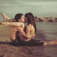 L'homme simple croit tout ce qu'on dit,

mais l'homme prudent est attentif à ses pas.