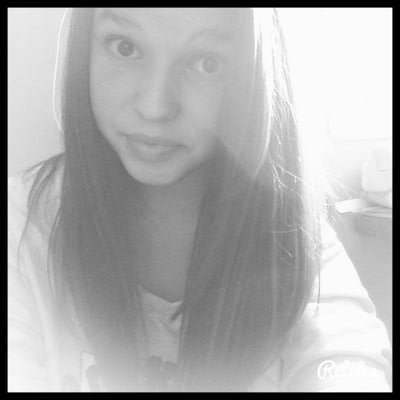 r_amelie's profile picture. 