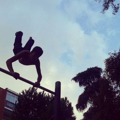 Chico empeñado en el deporte Street Workout. De Leganes realizando ese gran deporte y superandome cada dia un poco mas. Instagram: @ruben_streetworkout