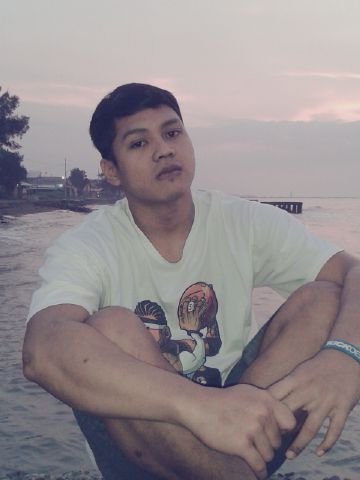 Saat kita mengetahui sesuatu hal yg bikin sakit hati , berhentilah mencari tau ! #simple