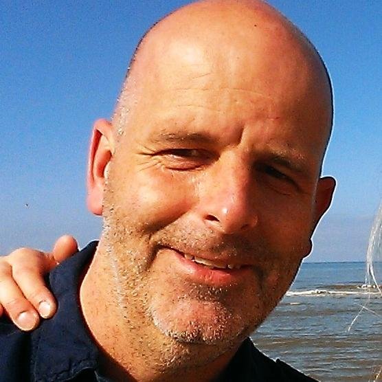 duurzaam en maatschappelijk verantwoord ondernemer met  Van Munster en Reisswolf, voetballende hardloper, HVCH, PSV.