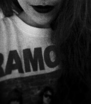 I loove music!! |BMTH| |PTV| |HBTH| |BVB| |MCR|...
