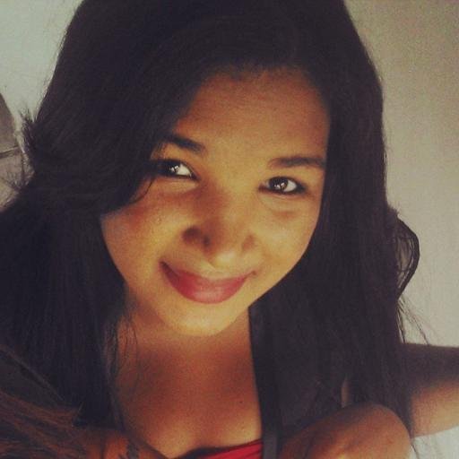 Não deixe seu passado impor quem você é, mas deixe ele fazer parte do que você se torna. 
Não chore pelas coisas que terminaram…sorria porque elas existiram.