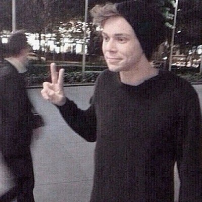 hey you totally dont have to but if you followed the link and tagged ashton, it would really make my day man !