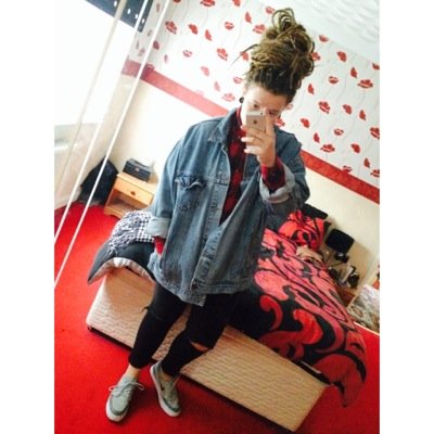 HotBummersummer's profile picture. @elleewantsthe_v is mine .