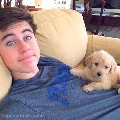 comprovado que nao tenho mais estruturas psicologicas para viver em uma sociedade com pessoas como Nash Grier