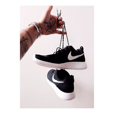 Venta de zapatillas Nike online. Bueno, bonito y barato. Hasta un 80% de descuento. Envio gratis a cualquier parte de España. Cualquier cosa o pregunta MD.