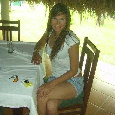 cosmiatra masoterapeuta maquillaje  profesional para todo evento formal maracay manicurisra especialización sistema de uñas decorado en pedreria