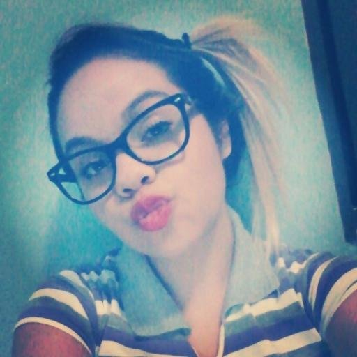 Saudade não é carência. Saudade é falta. É falta daquilo que te fazia feliz, daquilo que te fazia sorrir.