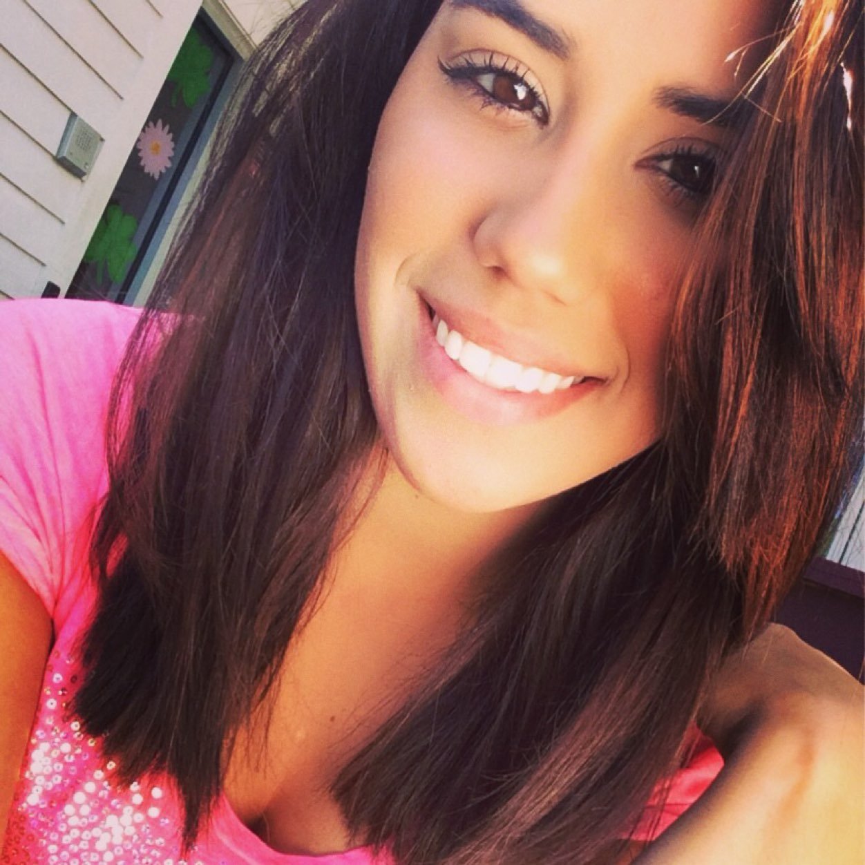 21. | Filipino & Colombian & Irish| NJ | IG:RaeannKovacs | f0llow me!! :) | I absoulety love techno and going to raves|#teamfollowback