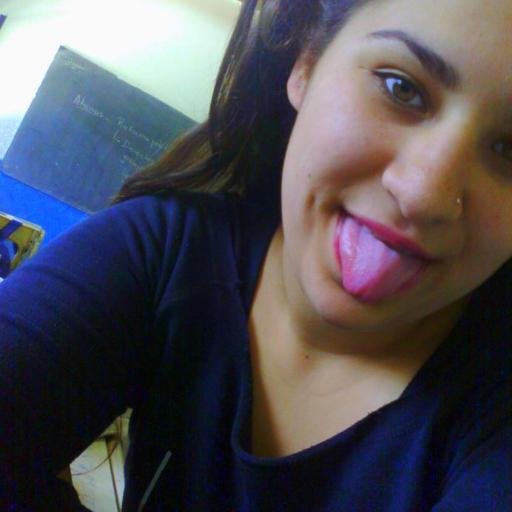 A pesar de todo lo malo sigo adelante con mi sonrisa elegante ♡.