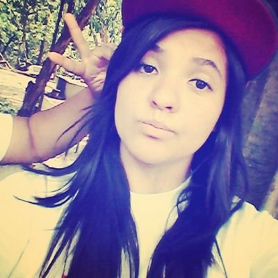 As vezes julgamos.as pessoas com quem convivemos todos os dias, por causa dos seus defeitos. 
Quando na Verdade, somos iguais ou ate piores doque elas...*--*