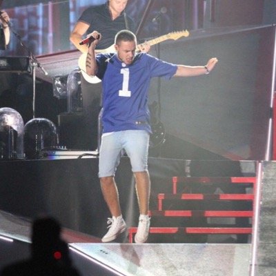 @pizzamestyles she follows back(: