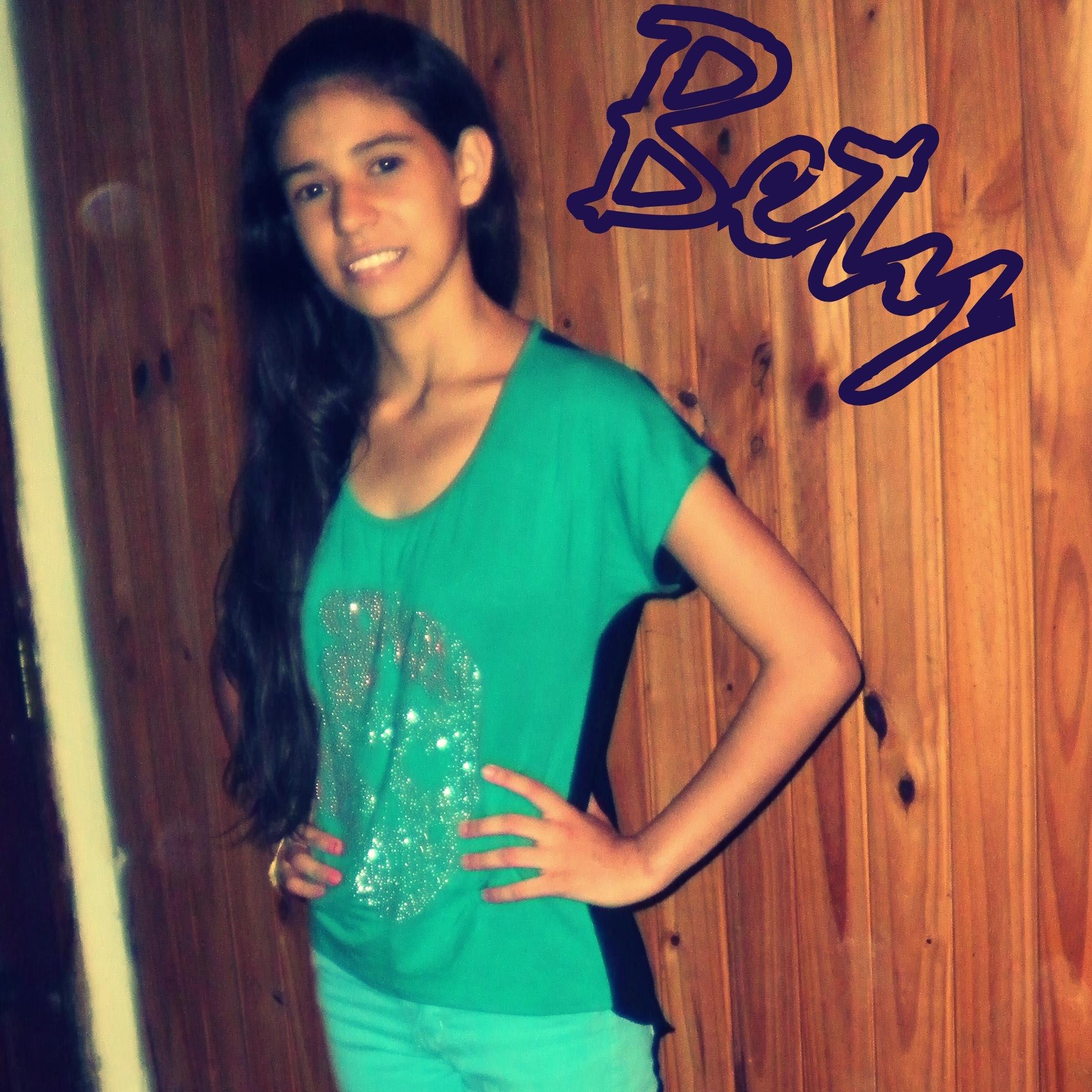 tu me diste a elegir entre mi vida y vos...Yo elegir mi vida...vos  te enojaste sin saber que mi vida sos vos :)