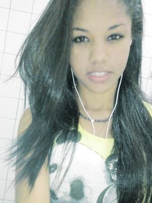 sou sincera, observadora, adoro minh familia e amigos, gosto de esportes, musicas, e animais. sou escorpiana e minha personalidade é mto forte